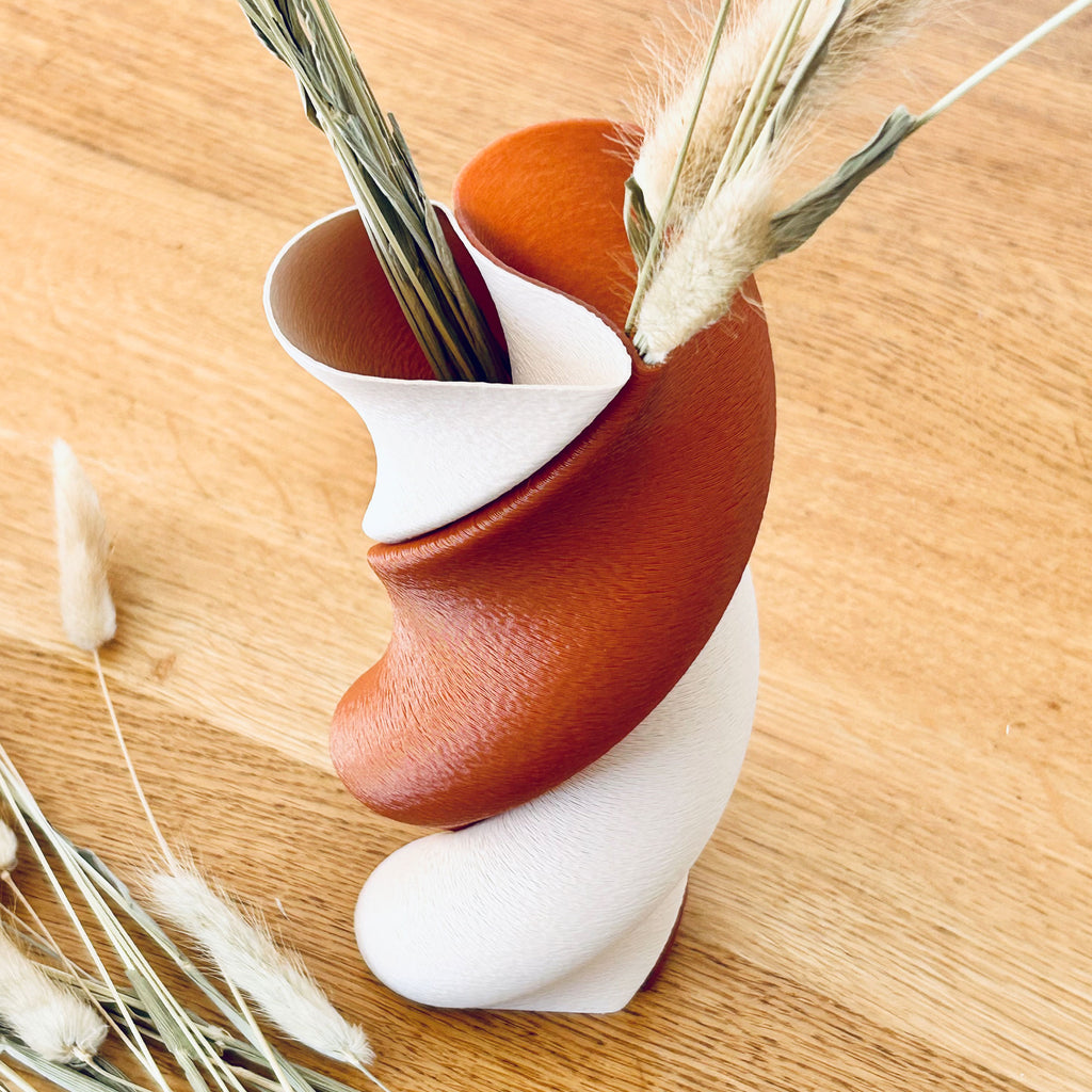 SYZYGY Heart Vase | Minimalist Interlocking Sculpture