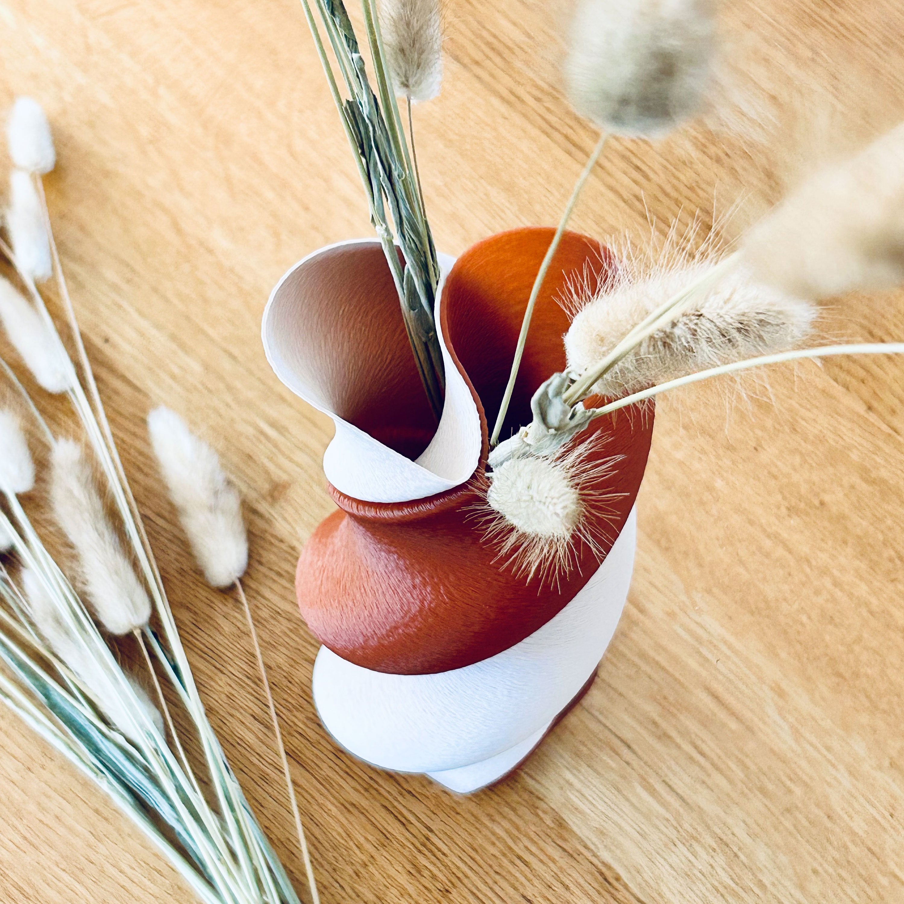 SYZYGY Heart Vase | Minimalist Interlocking Sculpture